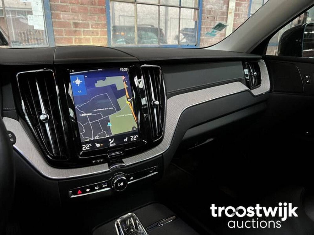 Volvo XC60 2.0 T8 TE AWD Mom. RECHARGE 303 PS 2020, R-973-BX