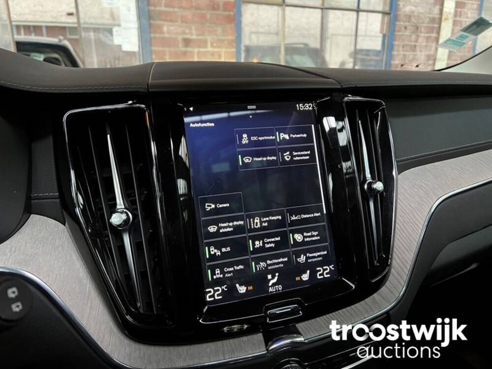 Volvo XC60 2.0 T8 TE AWD Mom. RECHARGE 303 PS 2020, R-973-BX