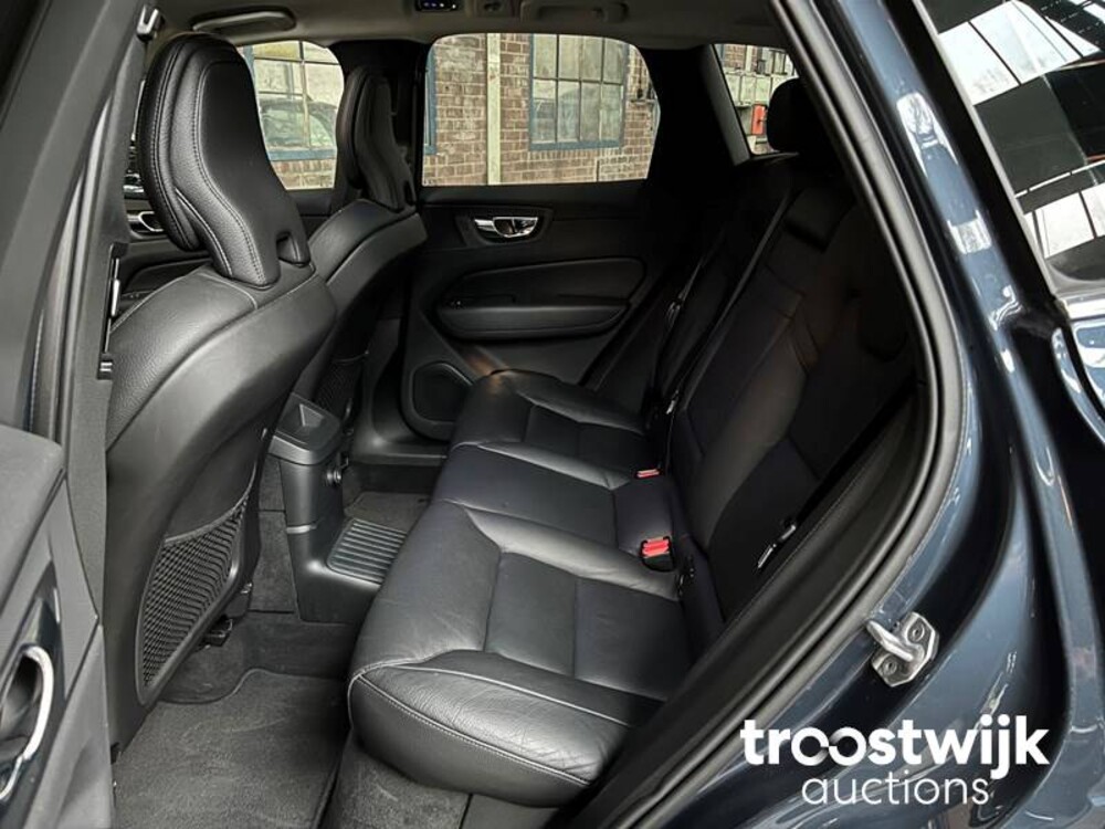 Volvo XC60 2.0 T8 TE AWD Mom. RECHARGE 303 PS 2020, R-973-BX