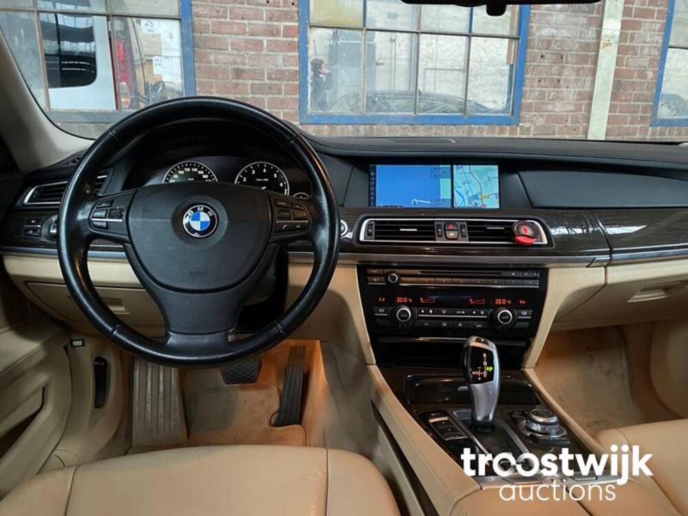 BMW 750 IL Active Hybrid 7er 465 PS 2012