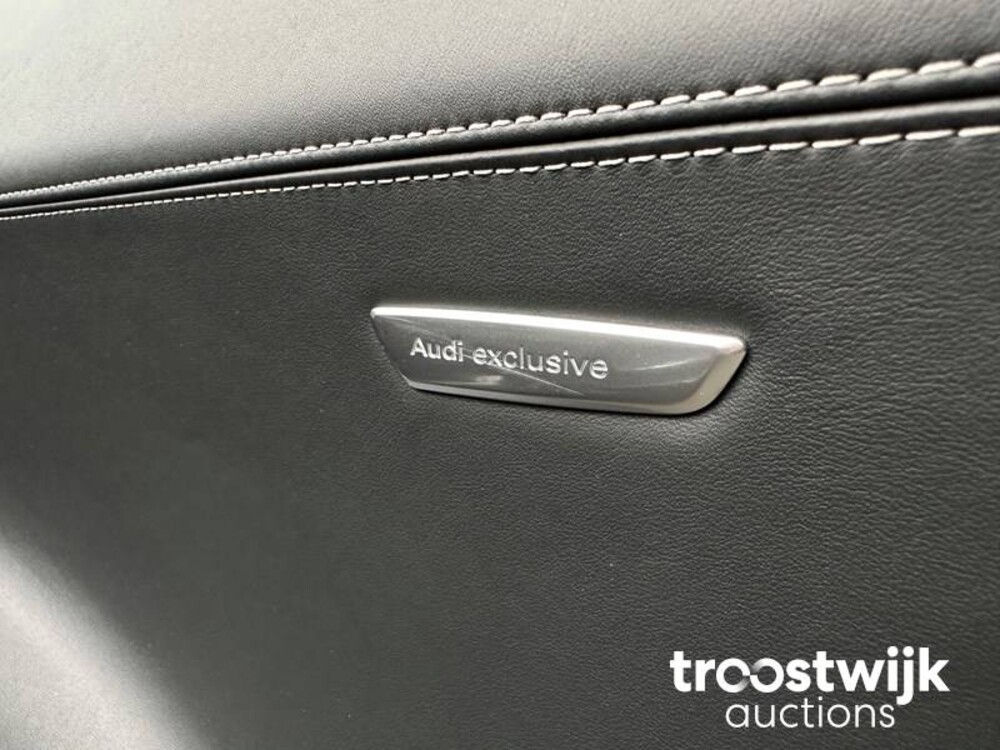 Audi R8 Spyder 5.2 V10 FSI FACELIFT Audi-Exclusive 525PS 2011 Cabriolet, 1-KXH-50