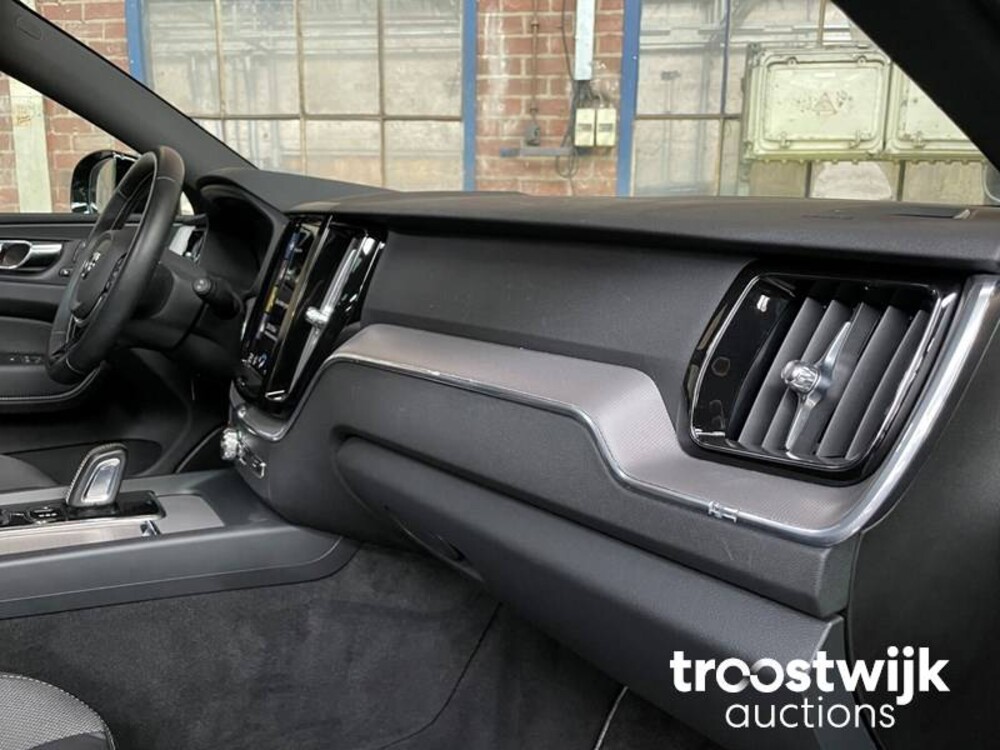 Volvo XC60 T8 R-Design 390PS 2021 -Herstellergarantie-