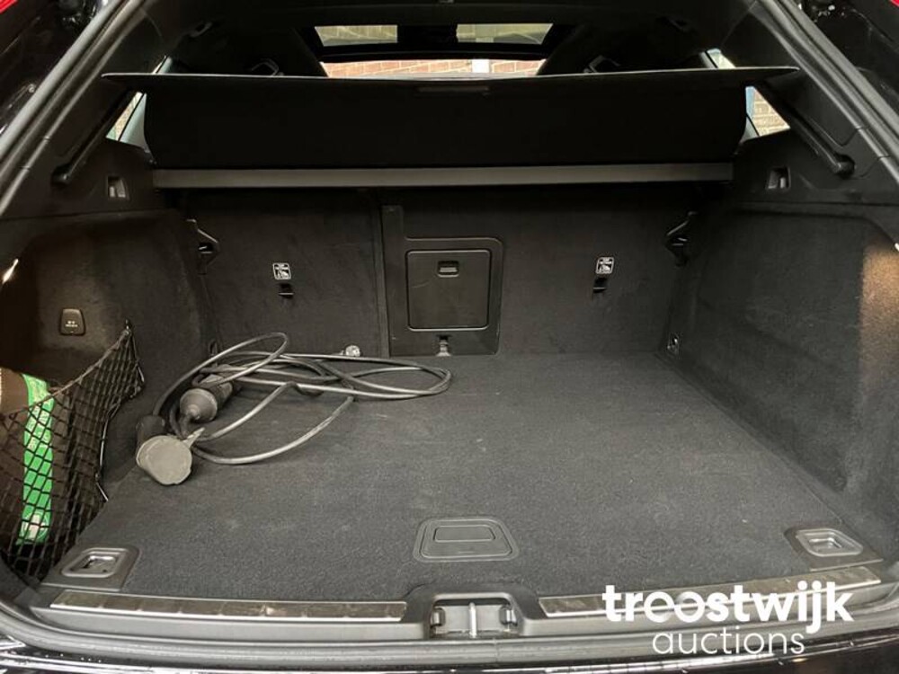 Volvo XC60 T8 R-Design 390PS 2021 -Herstellergarantie-