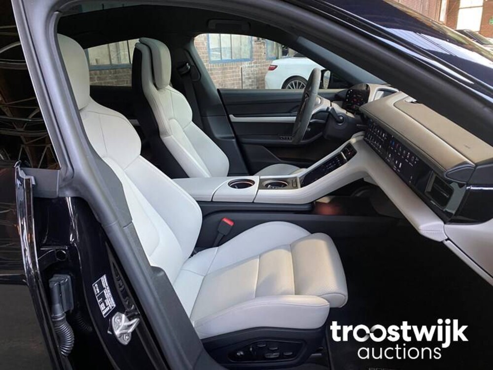Porsche Taycan PERFORMANCE 84kWh Sport Chrono 381pk 2021 Fabrieksgarantie -Orig. NL-, L-982-RT