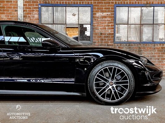 Porsche Taycan PERFORMANCE 84kWh Sport Chrono 381hp 2021 Manufacturer's warranty -Orig. NL-, L-982-RT