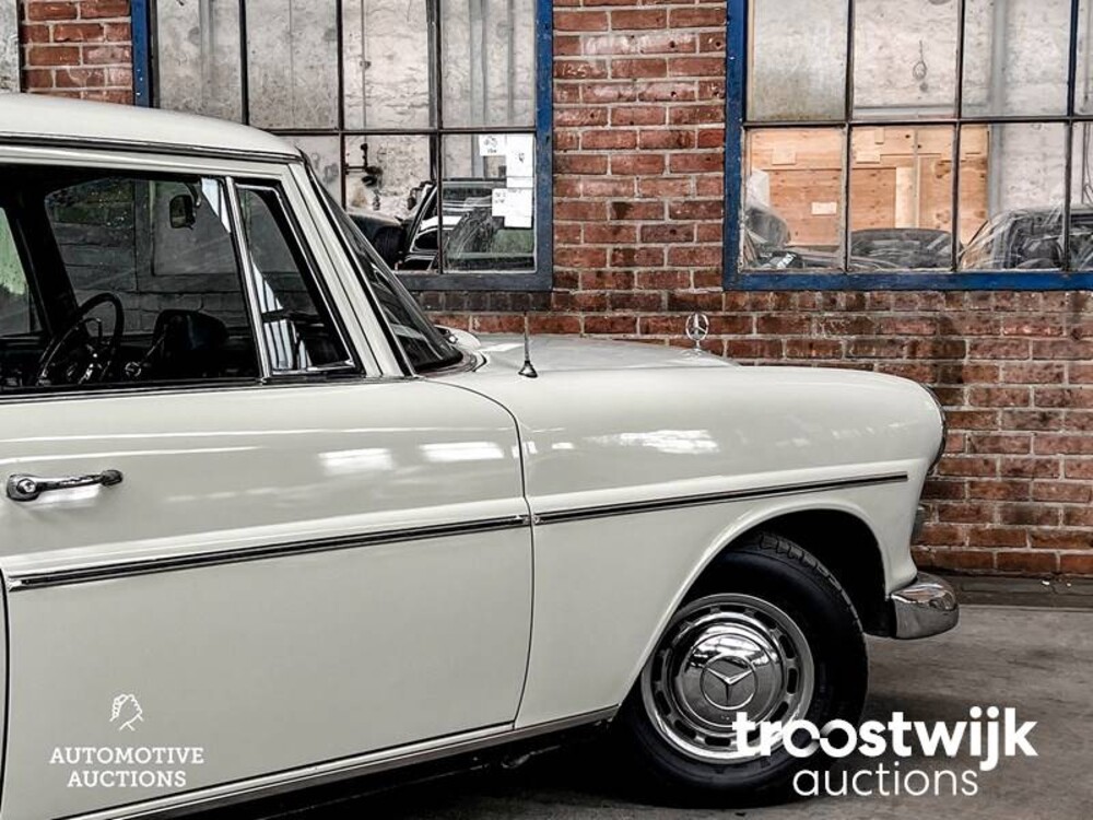 Mercedes-Benz 230 Heckflosse 150hp 1967