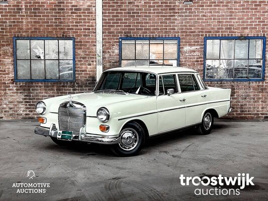 Mercedes-Benz 230 Heckflosse 150pk 1967