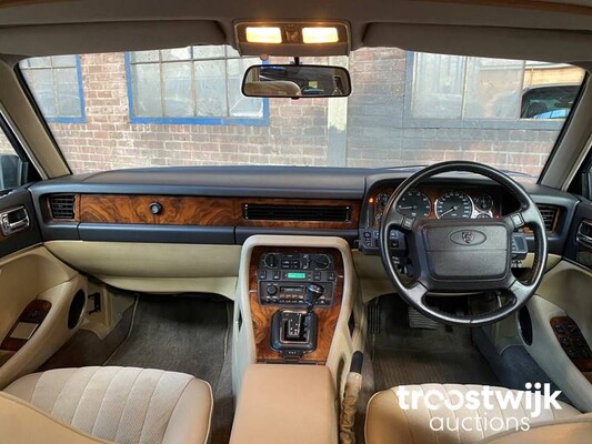 Jaguar XJ6 4.0 226pk 1993, 04-NSN-2