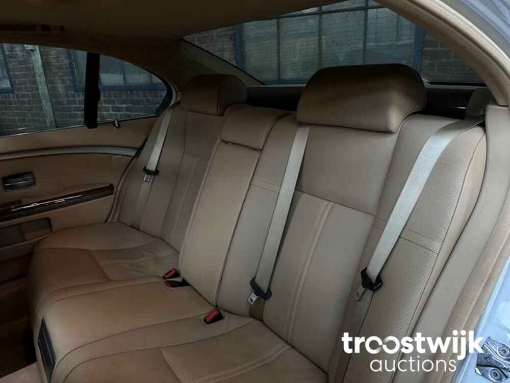 BMW 745i Executive E65 4.4 V8 333pk 2003 -Youngtimer-