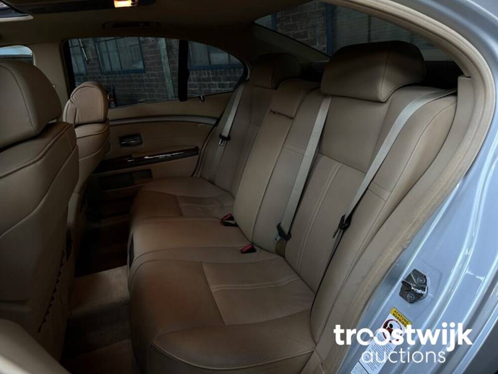 BMW 745i Executive E65 4.4 V8 333pk 2003 -Youngtimer-