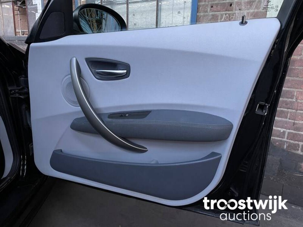 BMW 116i High Executive 116hp 2005 1-Series, 75-RK-JD