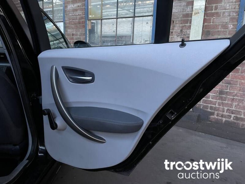 BMW 116i High Executive 116hp 2005 1-Series, 75-RK-JD