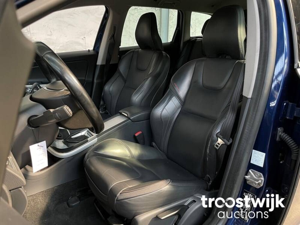 Volvo XC60 2.0 D4 FWD Ocean Race 181pk 2015, H-860-NR