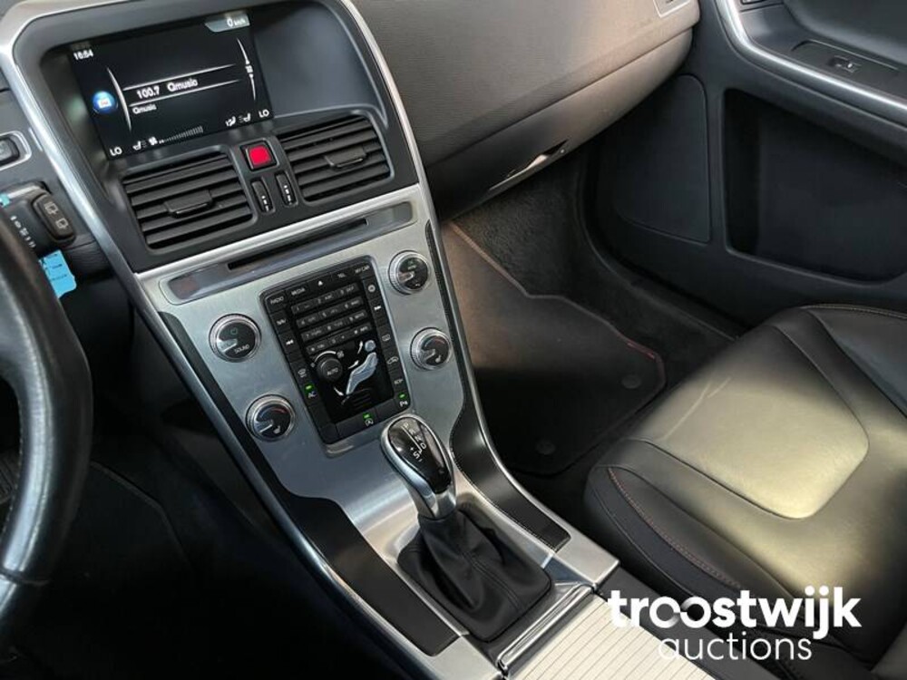 Volvo XC60 2.0 D4 FWD Ocean Race 181pk 2015, H-860-NR