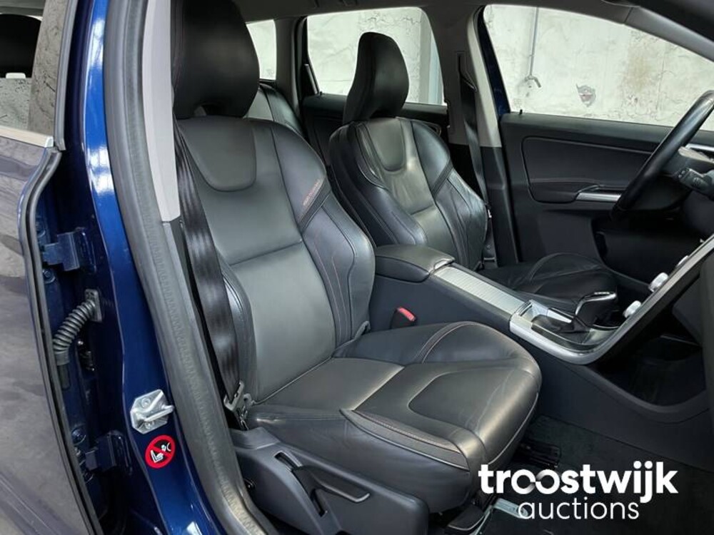 Volvo XC60 2.0 D4 FWD Ocean Race 181pk 2015, H-860-NR