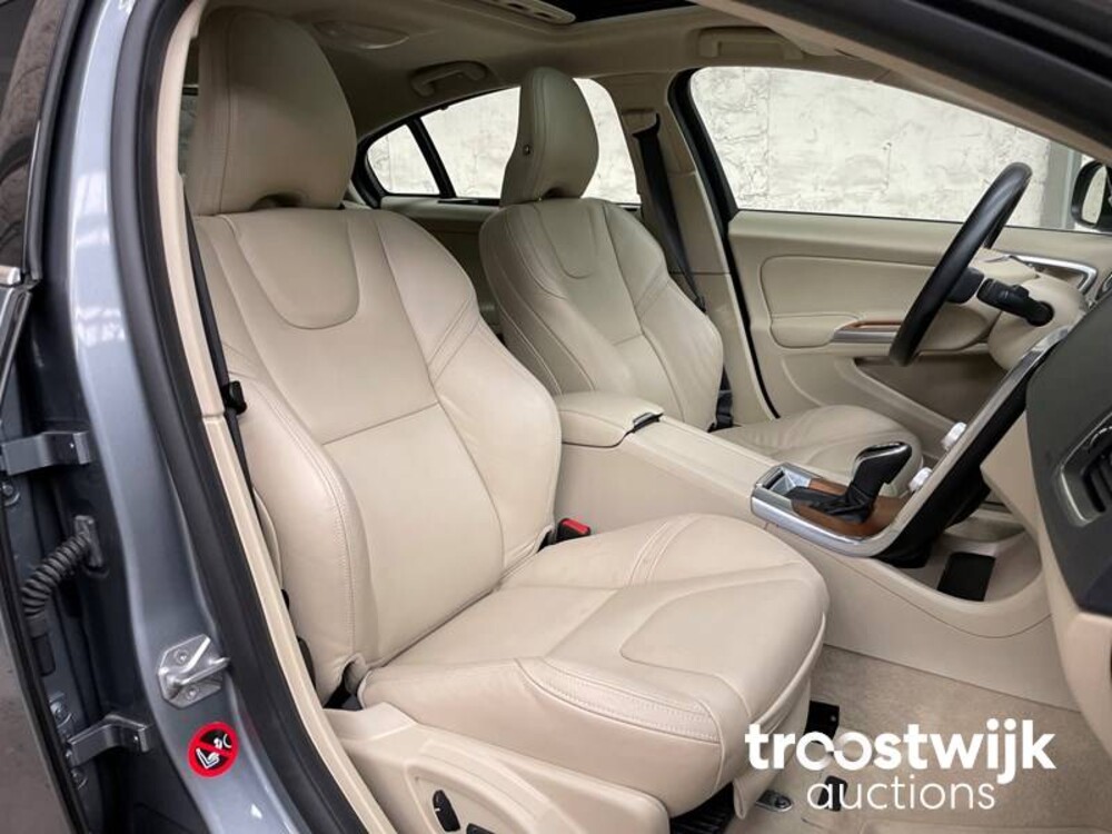 Volvo S60 T5 Summum L 245PS 2016