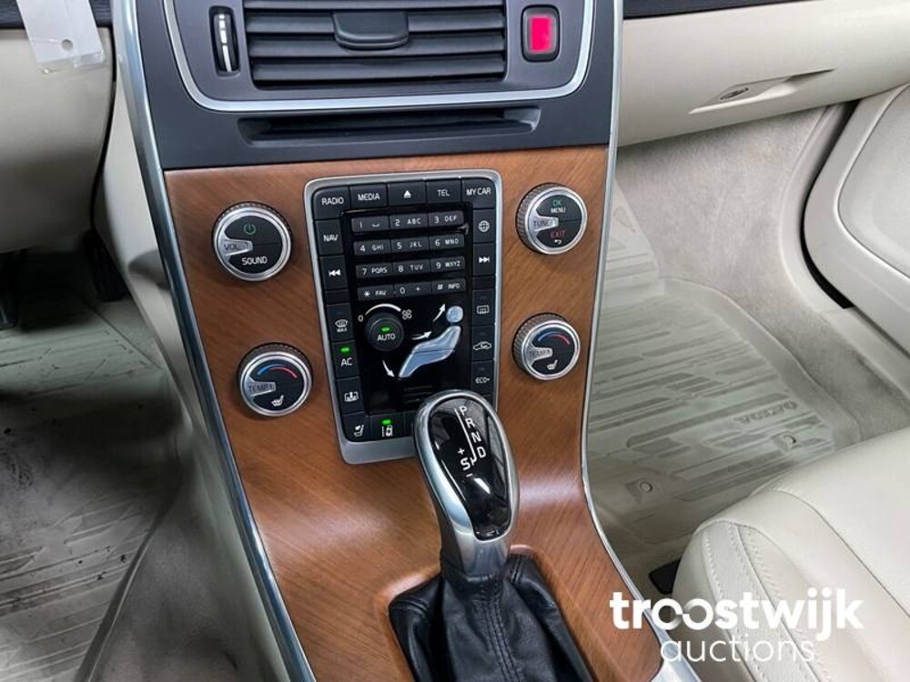 Volvo S60 T5 Summum L 245PS 2016