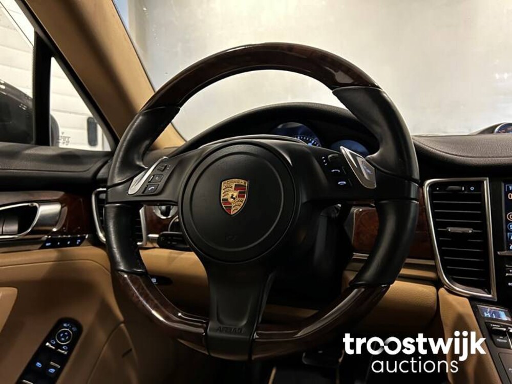 Porsche Panamera 3.6 Platinum Edition SportChrono 299hp 2013, L-185-HT