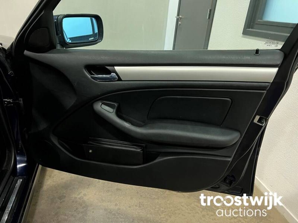 BMW 330xi Executive 231pk 2001 -Orig. NL-, 82-HS-JT