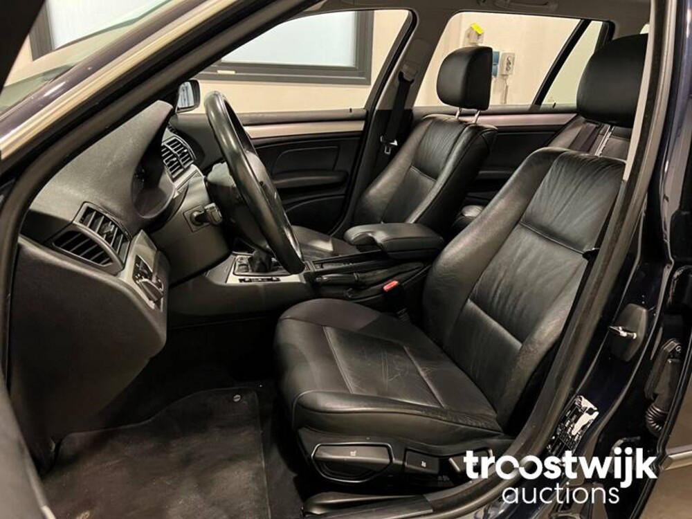 BMW 330xi Executive 231pk 2001 -Orig. NL-, 82-HS-JT