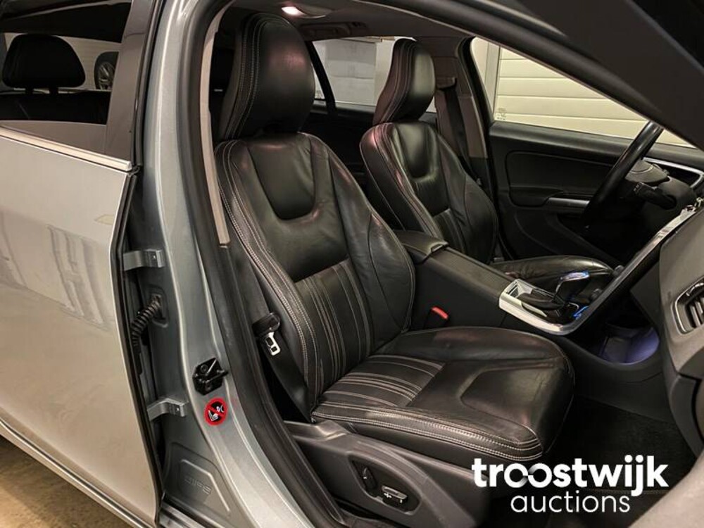 Volvo V60 2.4 D6 AWD Plug-In Hybrid Pure Limited 215pk 2013, JV-470-T