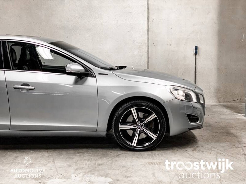 Volvo V60 2.4 D6 AWD Plug-In Hybrid Pure Limited 215pk 2013, JV-470-T