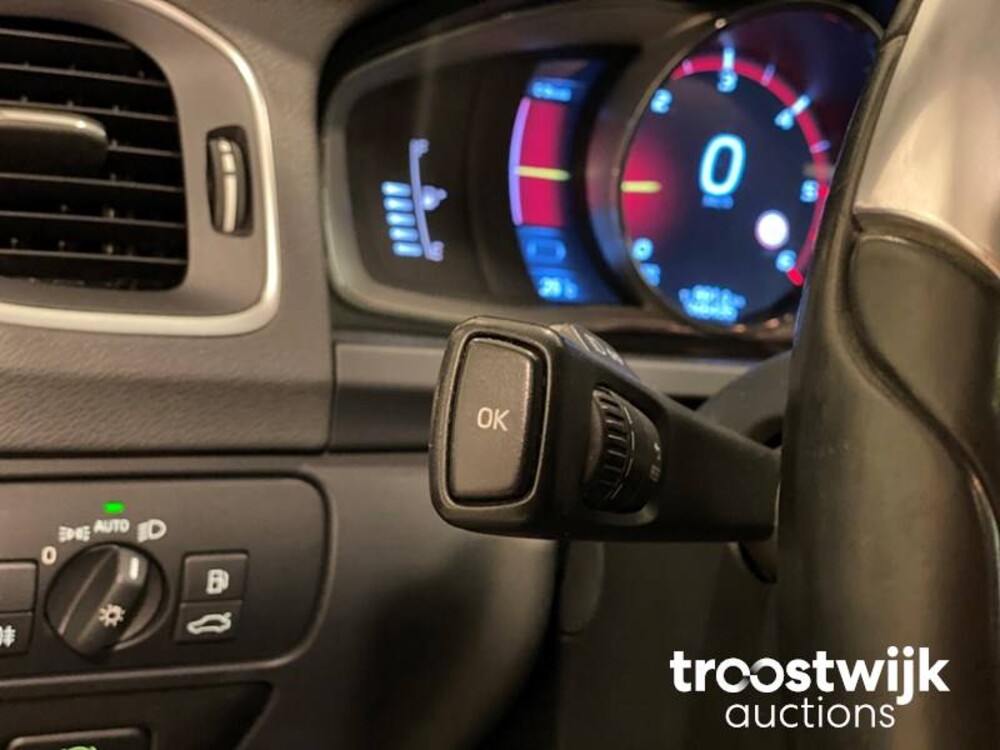 Volvo V60 2.4 D6 AWD Plug-In Hybrid Pure Limited 215pk 2013, JV-470-T