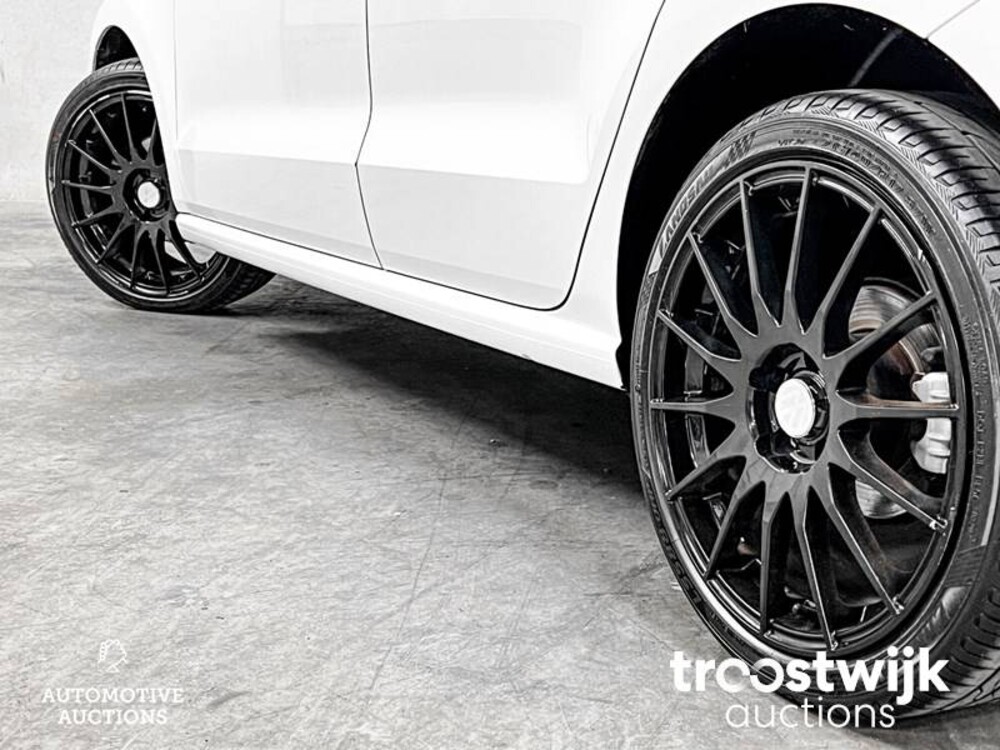 Volkswagen Polo Match TSI Highline 90pk 2012, NP-732-R