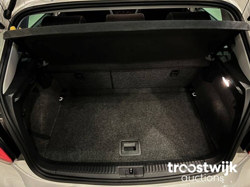 Volkswagen Polo Match TSI Highline 90pk 2012, NP-732-R