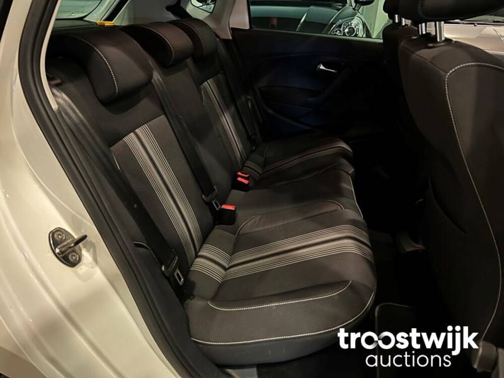 Volkswagen Polo Match TSI Highline 90pk 2012, NP-732-R