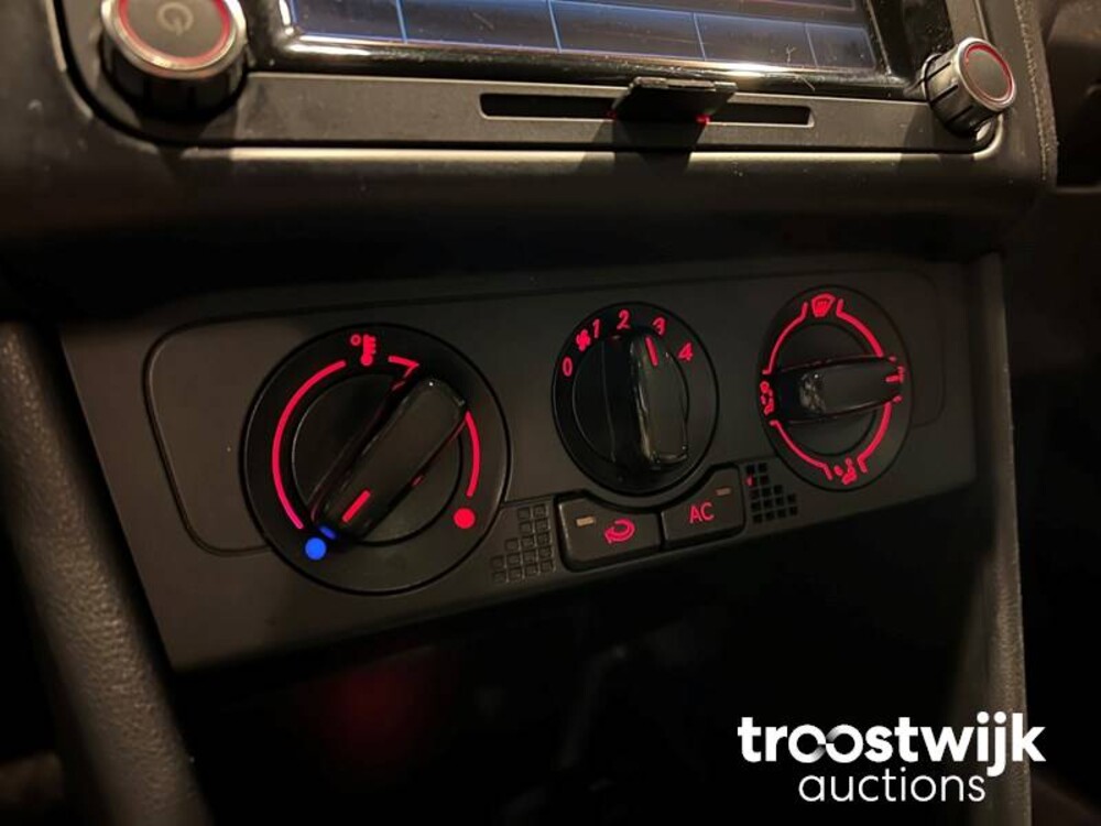 Volkswagen Polo Match TSI Highline 90pk 2012, NP-732-R