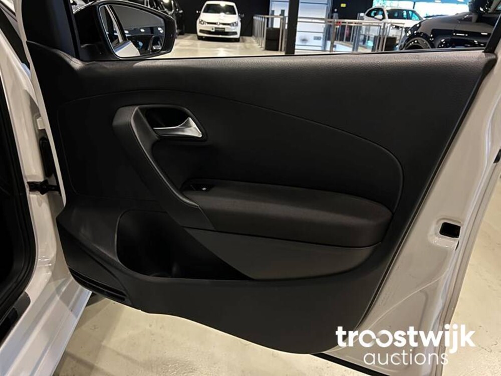 Volkswagen Polo Match TSI Highline 90pk 2012, NP-732-R