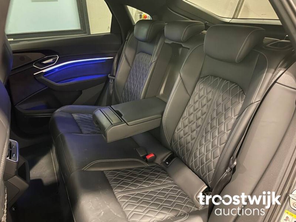 Audi e-tron Sportback 55 Quattro S edition 95 kWh S-Line 408PS 2020 -Orig. NL-, J-746-HV