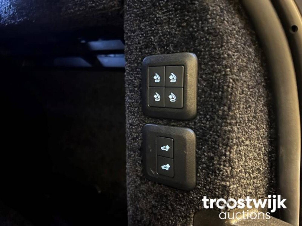 Land Rover Range Rover P400e LWB Vogue 300pk 2019 -Orig. NL-, ZS-391-P