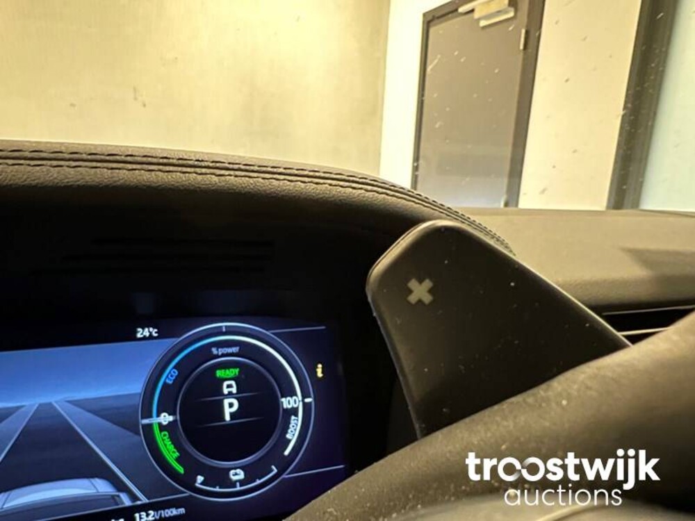 Land Rover Range Rover P400e LWB Vogue 300pk 2019 -Orig. NL-, ZS-391-P