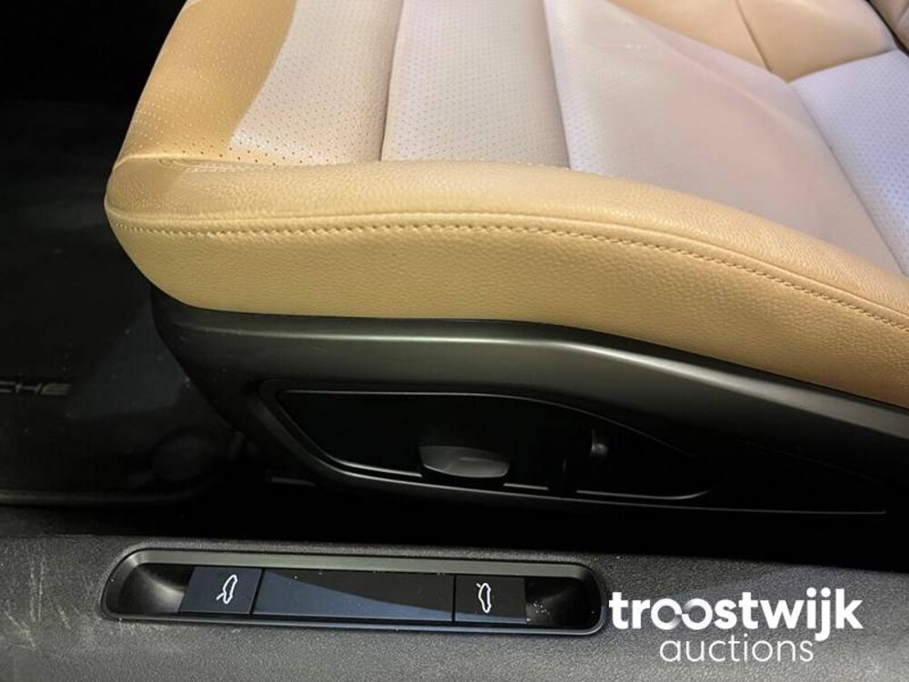 Porsche 911 Carrera S 992 3.0  Neu-Modell 450PS 2019 -Orig. NL-, G-954-LZ