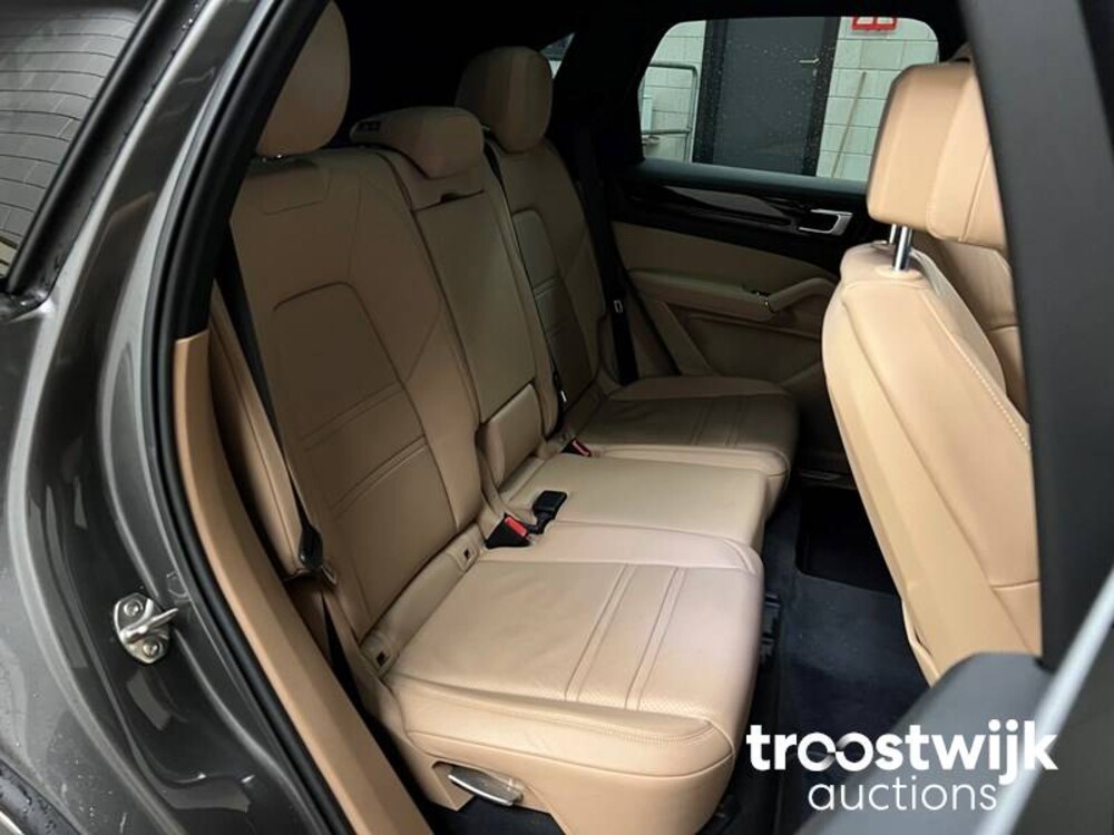 Porsche Cayenne E-Hybrid 3.0 V6 Sport-Chrono 465PS 2019, K-017-GX