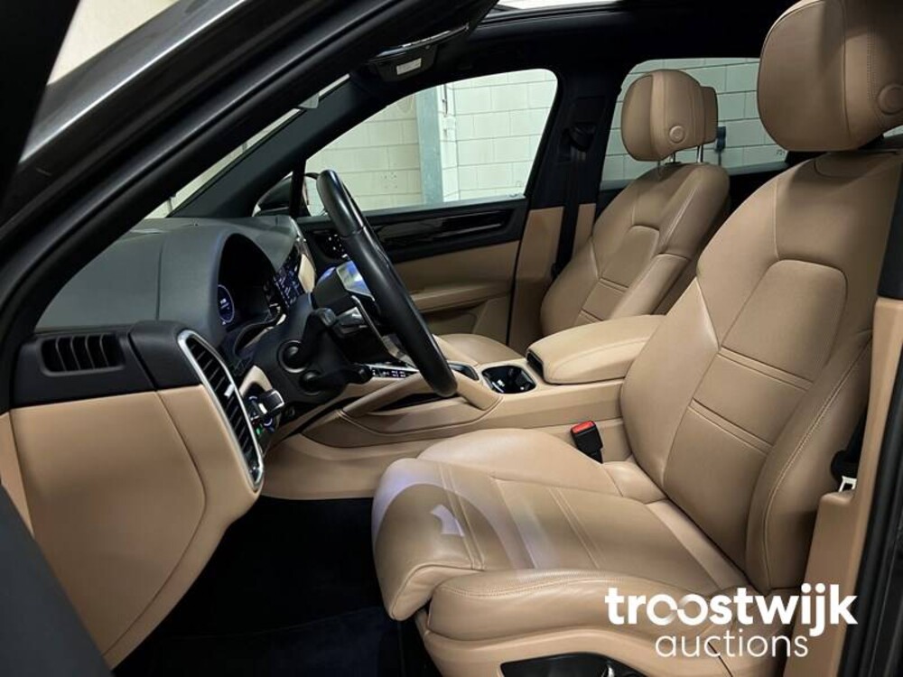 Porsche Cayenne E-Hybrid 3.0 V6 Sport-Chrono 465PS 2019, K-017-GX