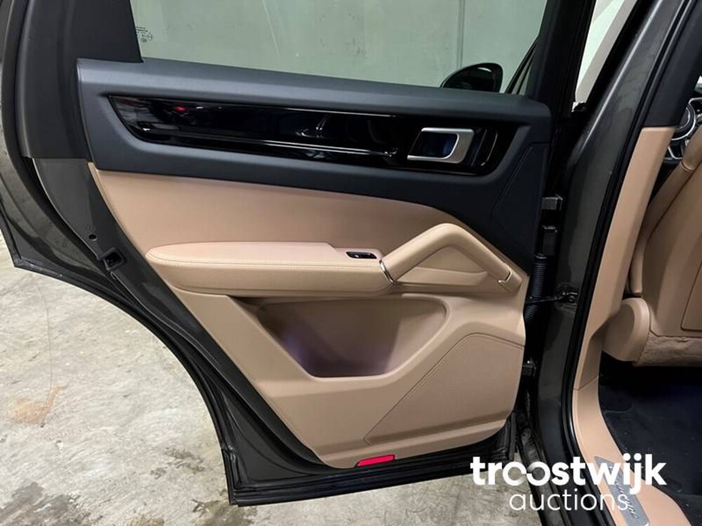 Porsche Cayenne E-Hybrid 3.0 V6 Sport-Chrono 465PS 2019, K-017-GX