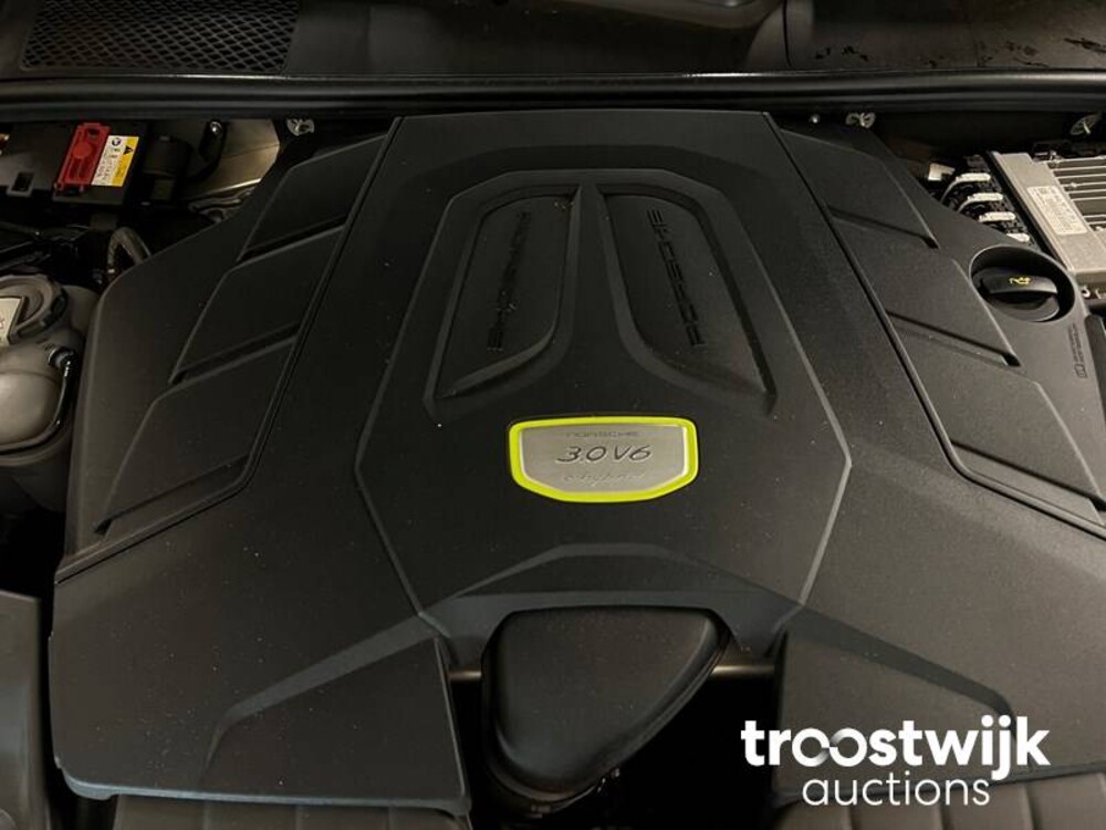 Porsche Cayenne E-Hybrid 3.0 V6 Sport-Chrono 465PS 2019, K-017-GX