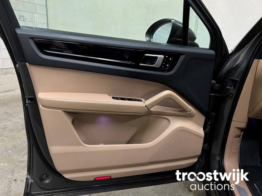 Porsche Cayenne E-Hybrid 3.0 V6 Sport-Chrono 465PS 2019, K-017-GX