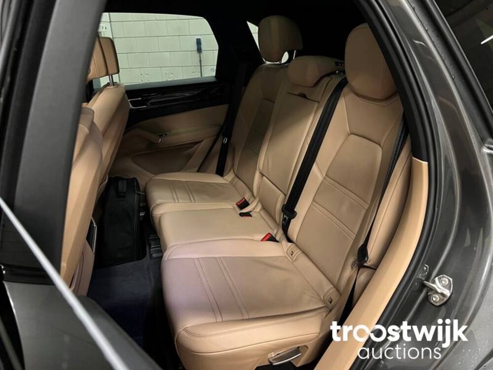 Porsche Cayenne E-Hybrid 3.0 V6 Sport-Chrono 465PS 2019, K-017-GX