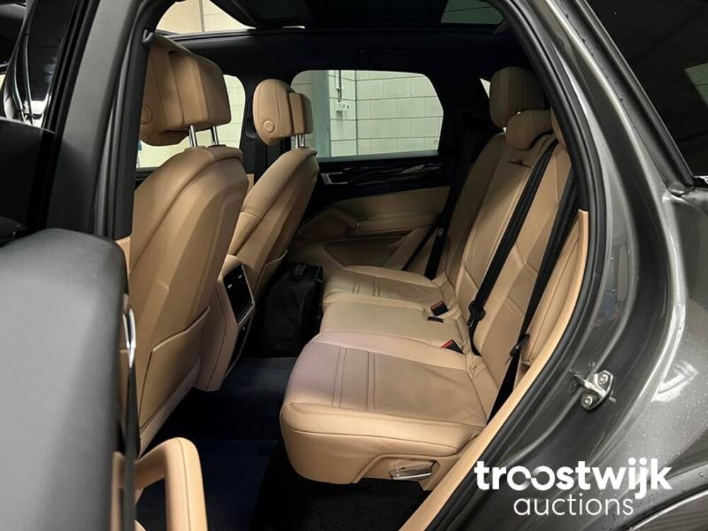 Porsche Cayenne E-Hybrid 3.0 V6 Sport-Chrono 465PS 2019, K-017-GX