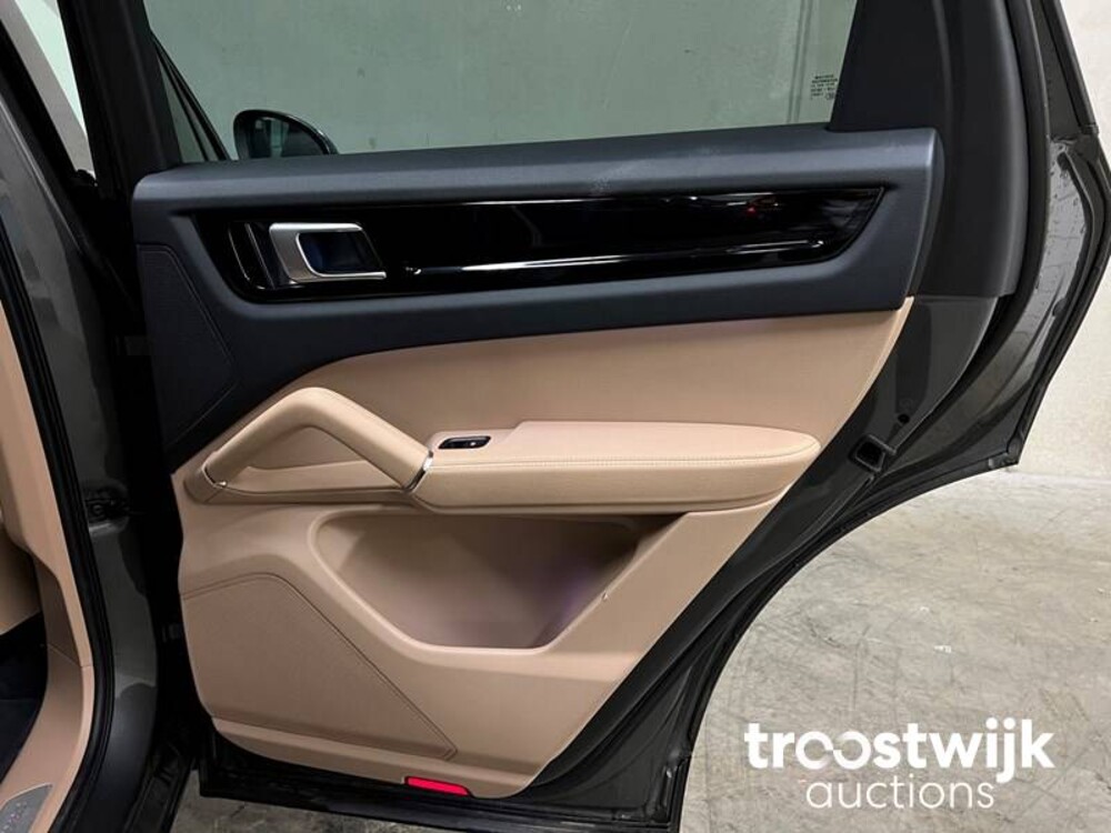 Porsche Cayenne E-Hybrid 3.0 V6 Sport-Chrono 465PS 2019, K-017-GX