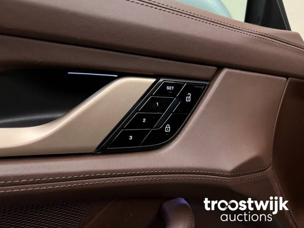 Porsche Taycan 4S PERFORMANCE  Sport-Design Sport-Chrono 489PS 2020