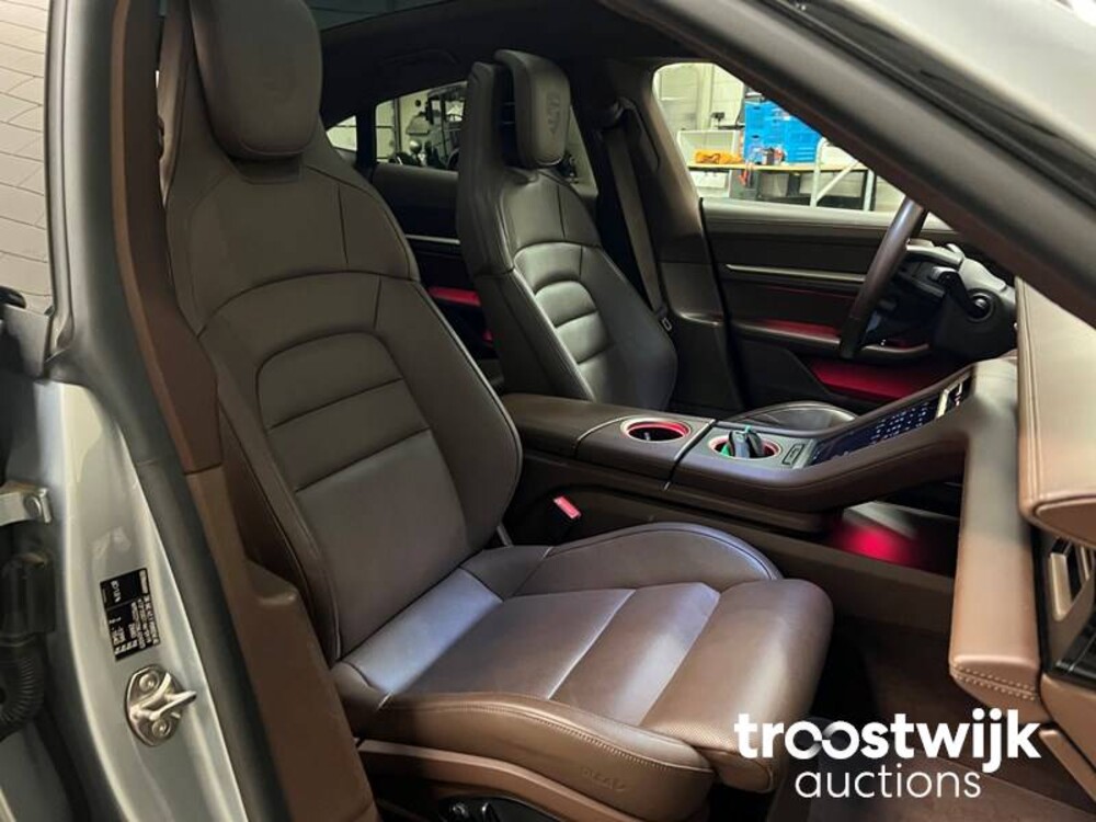 Porsche Taycan 4S PERFORMANCE  Sport-Design Sport-Chrono 489PS 2020