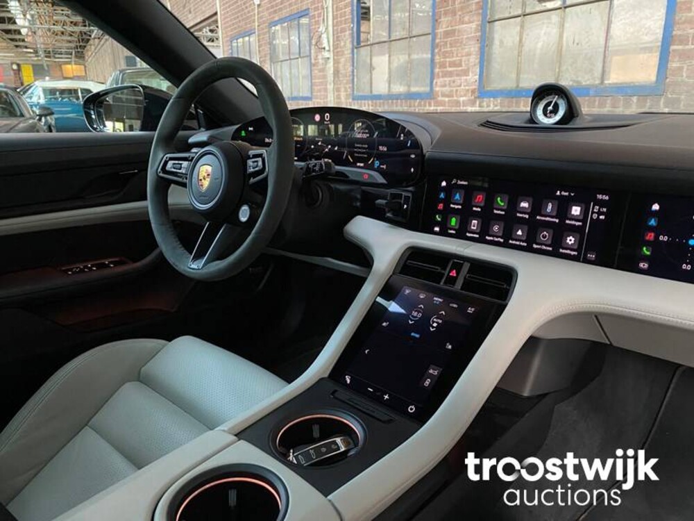 Porsche Taycan PERFORMANCE 84kWh Sport Chrono 381hp 2021 Herstellergarantie -Orig. NL-, L-982-RT