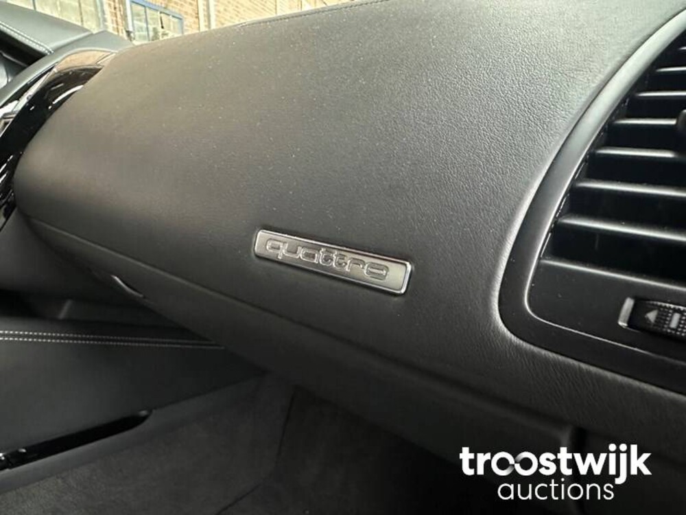 Audi R8 Spyder 5.2 V10 FSI FACELIFT Audi-Exclusive 525PS 2011 Cabriolet, 1-KXH-50