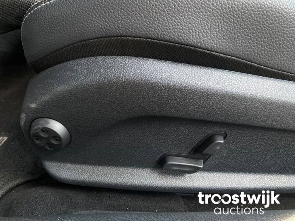 Mercedes-Benz E200 25th Anniversary Edition E-klasse Cabriolet 184PS 2017, K-100-KP