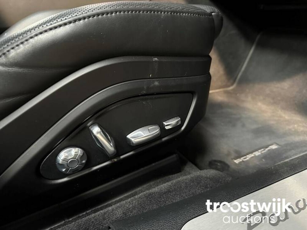 Porsche Panamera Turbo 4.0 V8 549 PS NEUES MODELL (2017 MY) Sport Chrono, L-894-DF